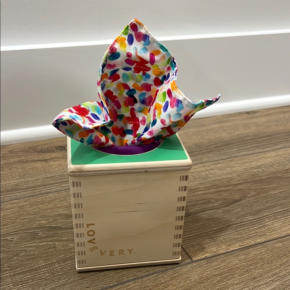 Lovevery Magic Tissue Box - Picture 2 of 2
